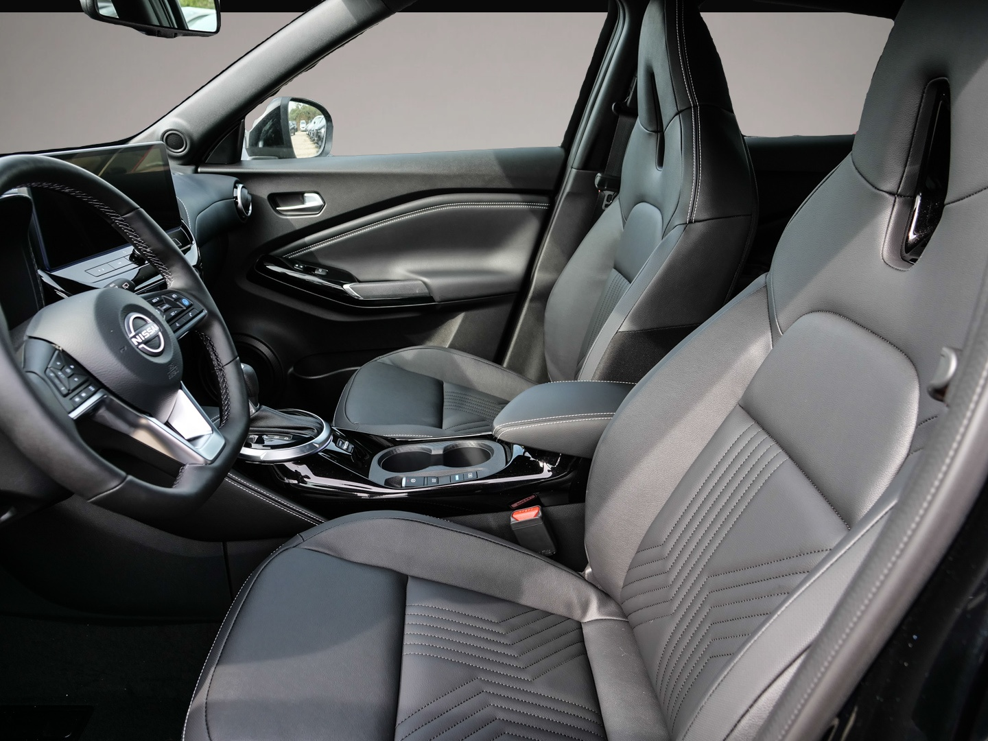 Nissan Juke, image 4 of 6