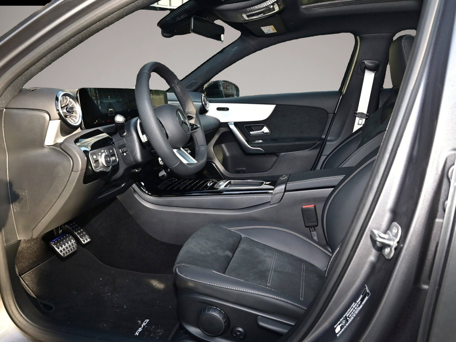Mercedes-Benz A 200 (12/2025, Benzin)