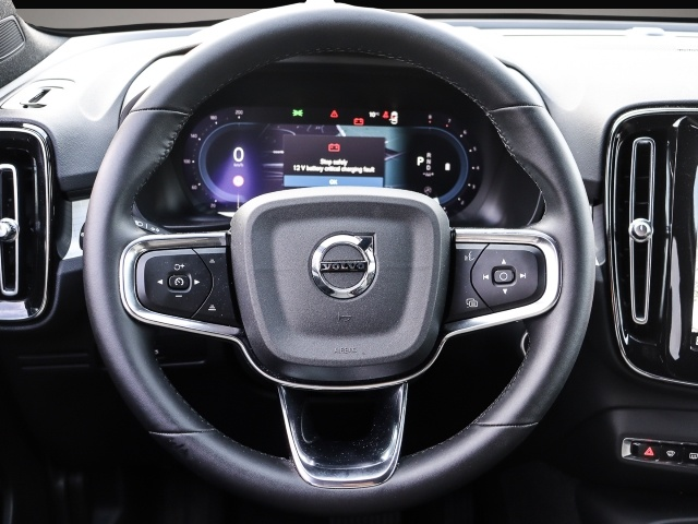 Volvo XC40 (11/2023, Benzin)