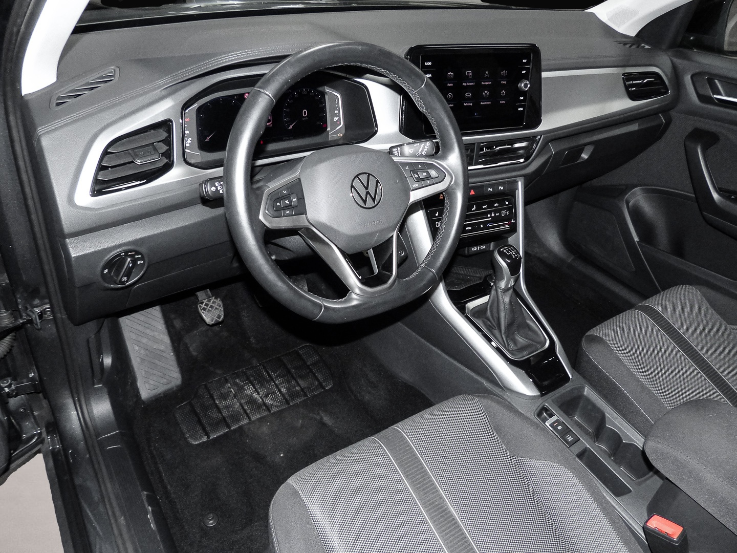 Volkswagen T-Roc (11/2023, Benzin)