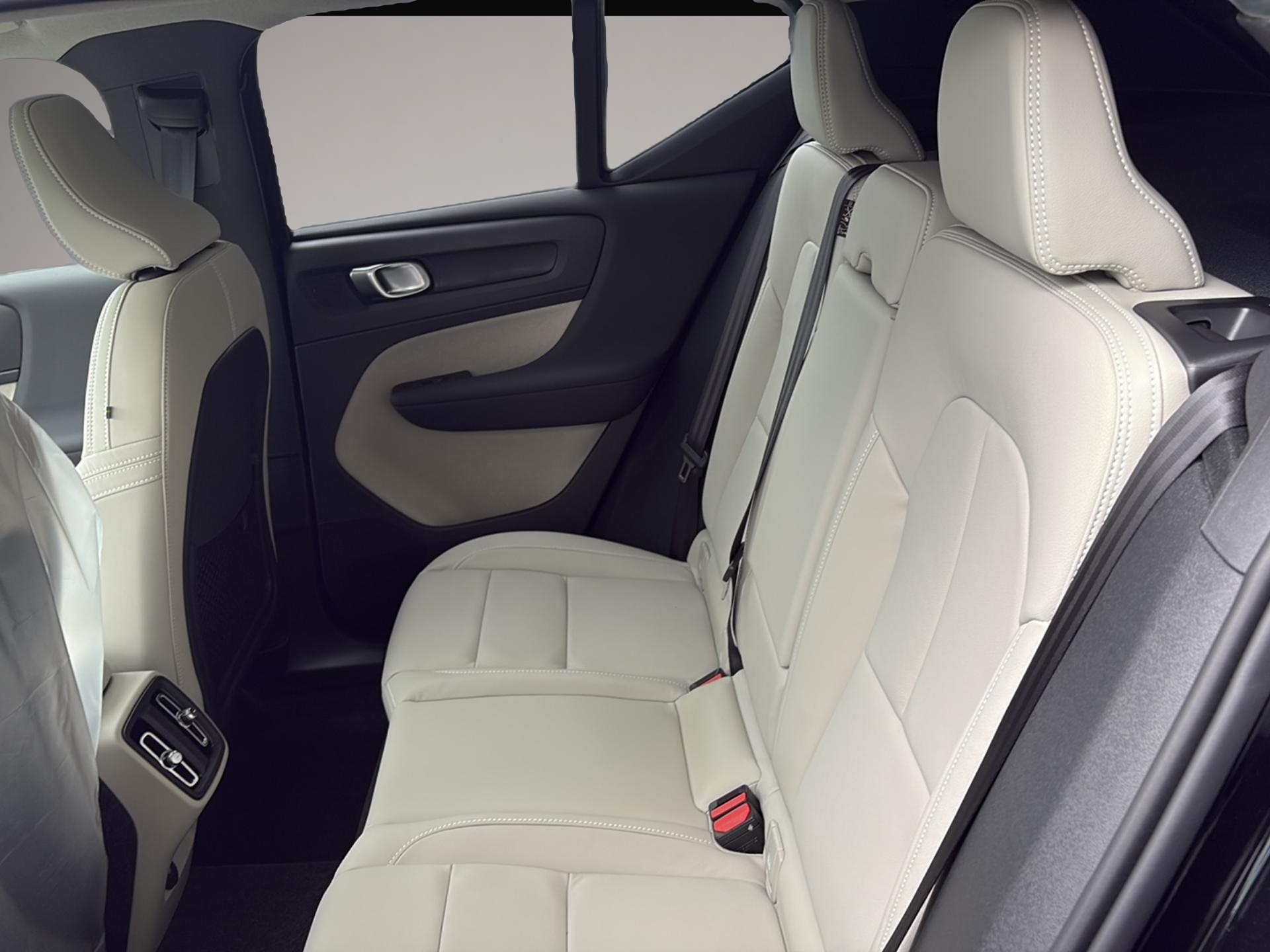 Volvo XC40 (06/2026, Benzin)