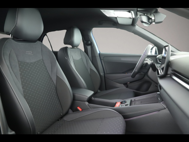 Volkswagen T-Roc (11/2025, Benzin)