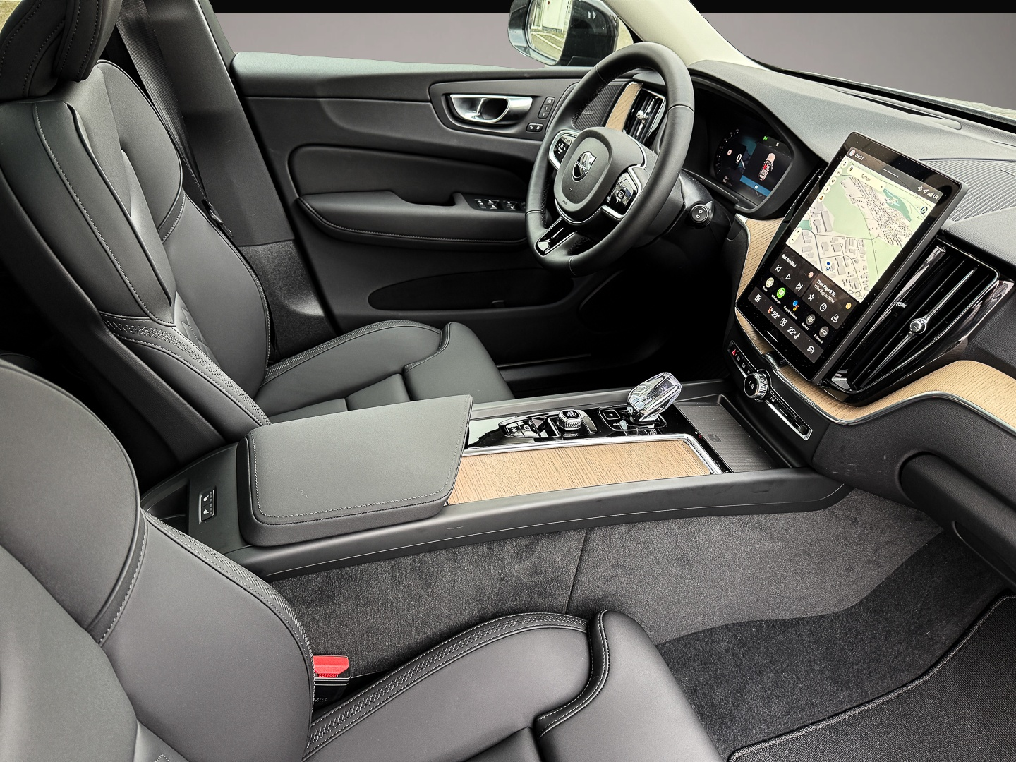 Volvo XC60 (06/2025, Benzin)