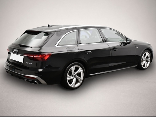 Audi A4 (06/2023, Benzin)