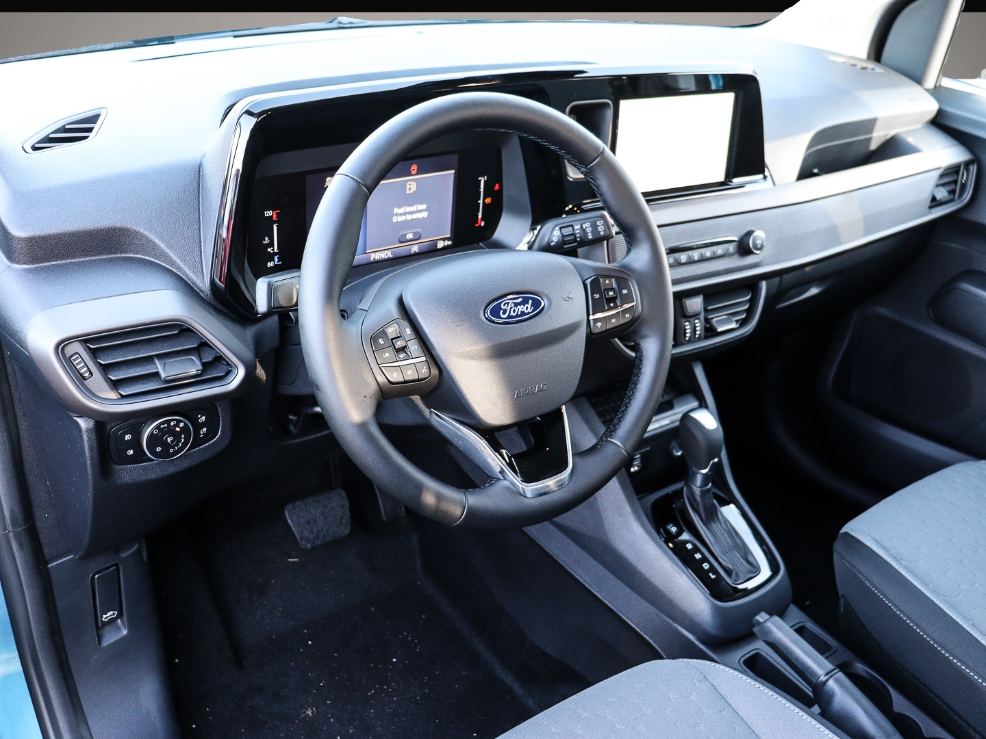 Ford Tourneo Courier (03/2026, Benzin)