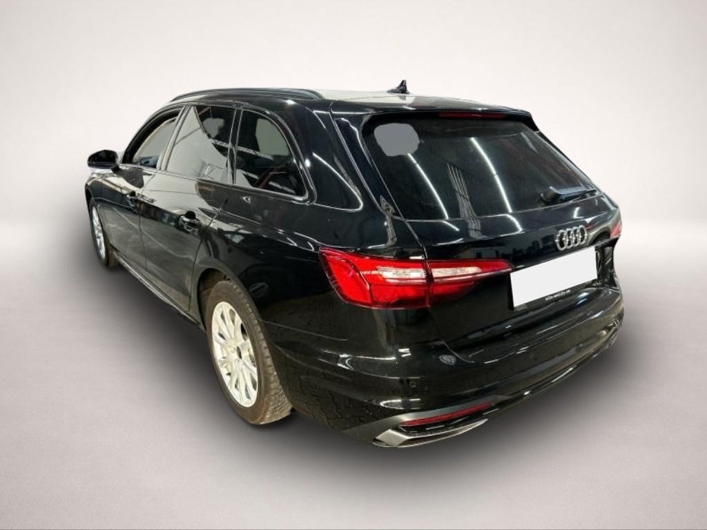 Audi A4 (03/2023, Benzin)
