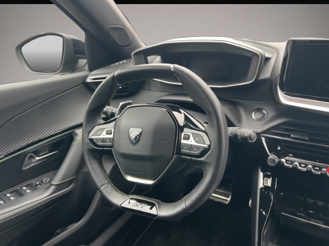 Peugeot 2008 (12/2025, Benzin)
