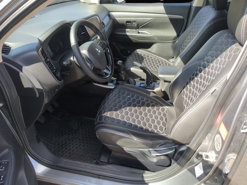 Mitsubishi Outlander (12/2017, )