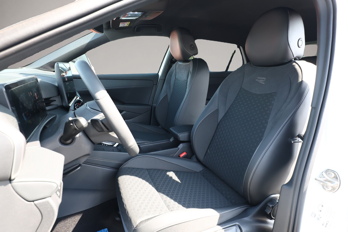 Volkswagen T-Roc (04/2026, Benzin)