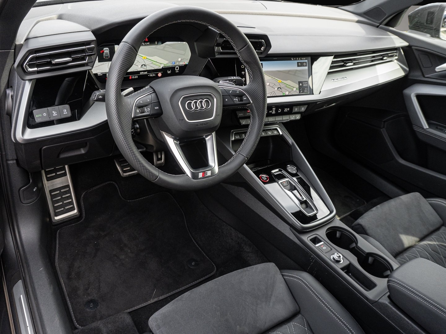 Audi quattro (02/2025, Benzin)