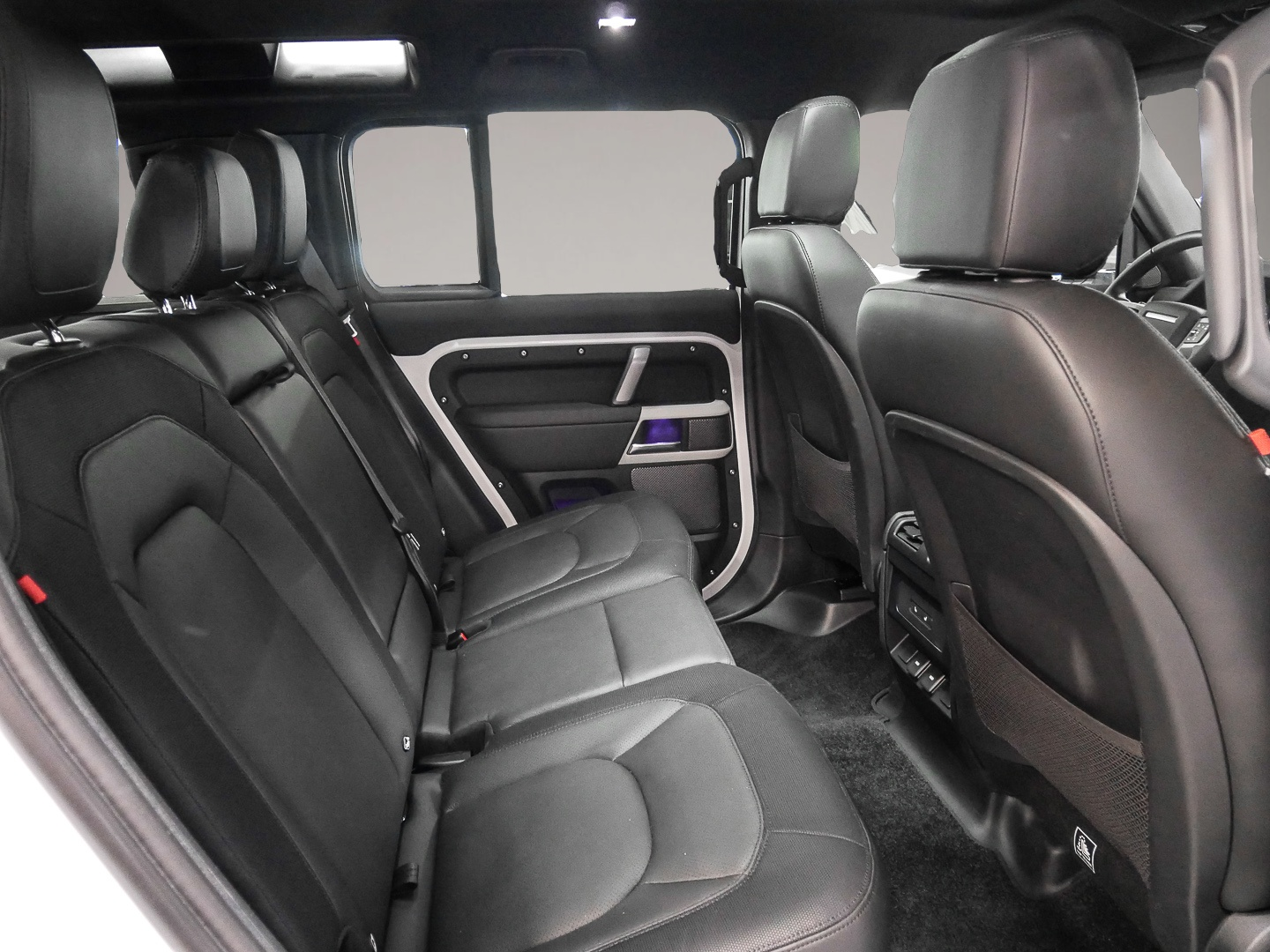 Land-Rover Defender (11/2023, Benzin)