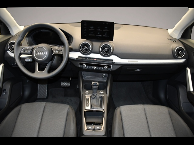 Audi Q2 (12/2025, Benzin)