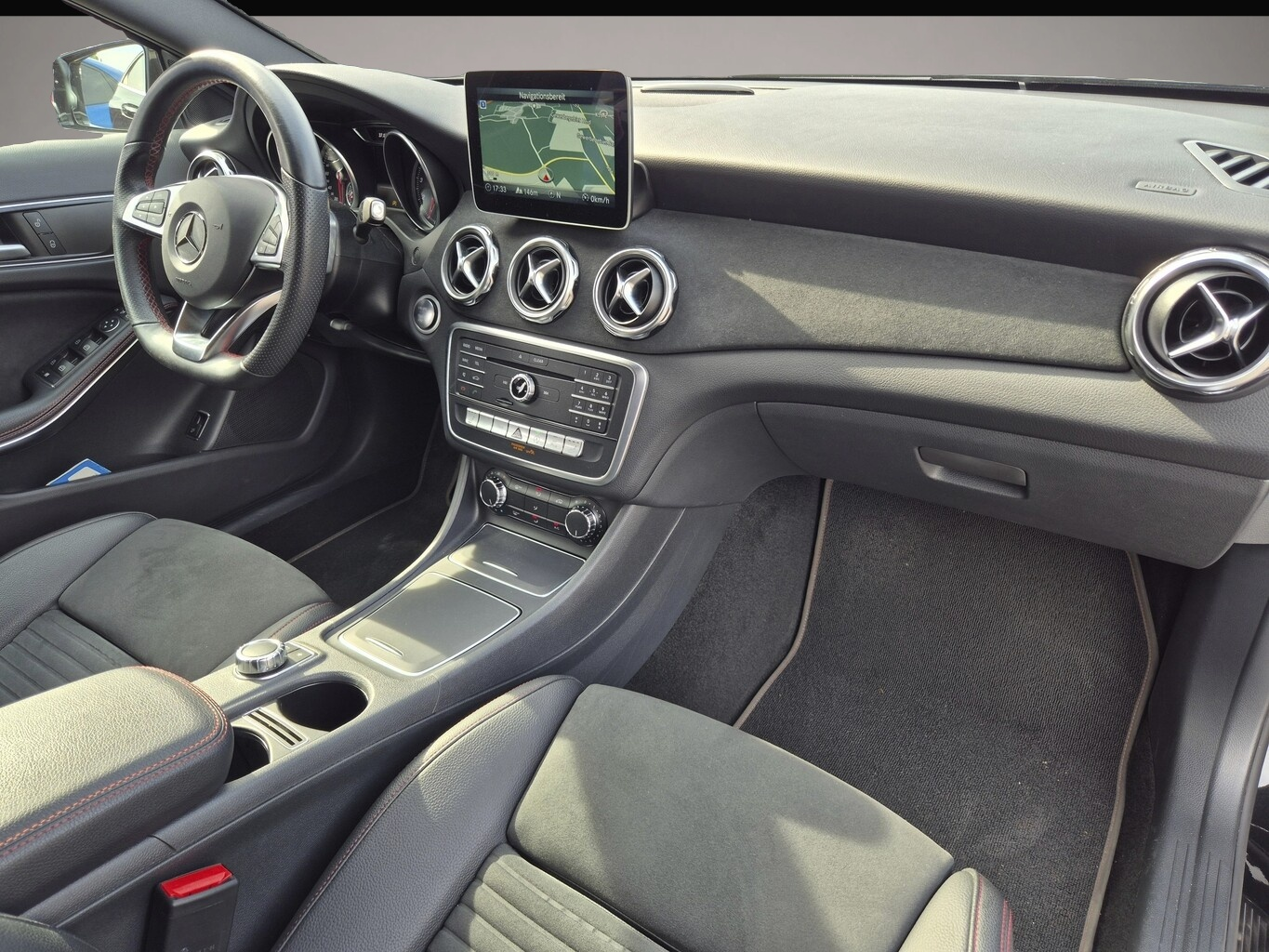 Mercedes-Benz GLA 180 (11/2019, )