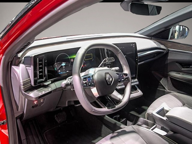 Renault Megane E-TECH, image 3 of 3