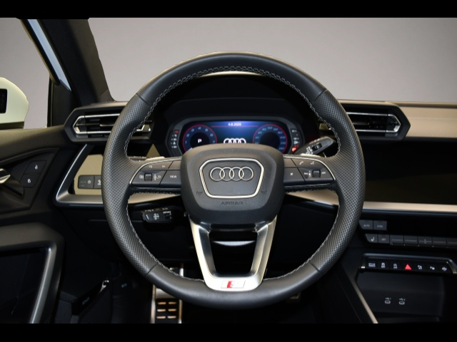 Audi A3 (10/2025, Benzin)