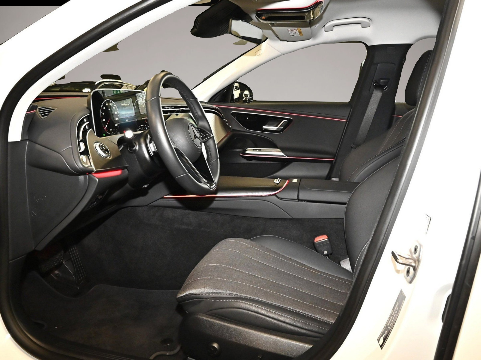 Mercedes-Benz E 300 (10/2024, Hybrid (Diesel/Elektro))