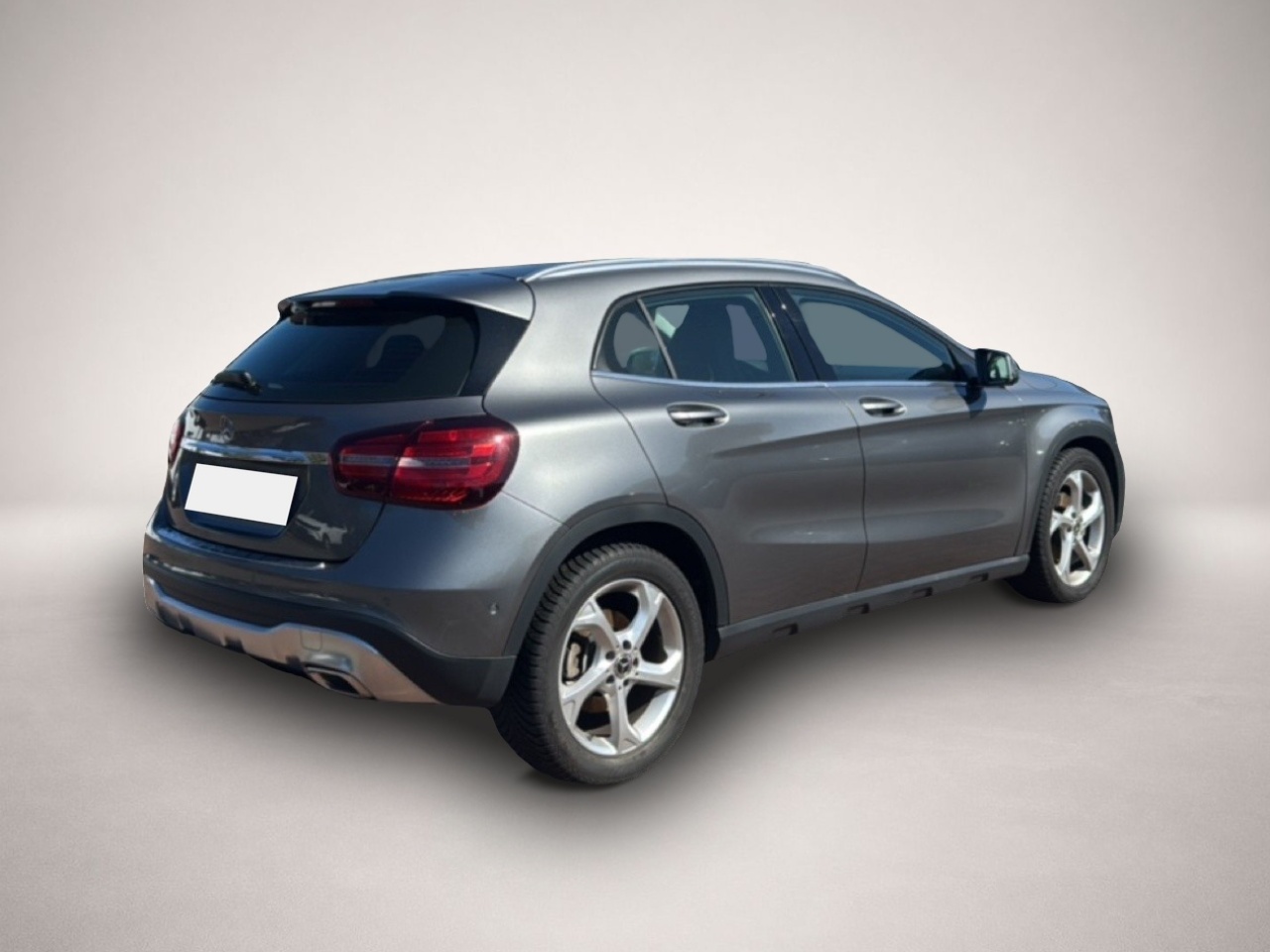 Mercedes-Benz GLA 180 (01/2020, Benzin)