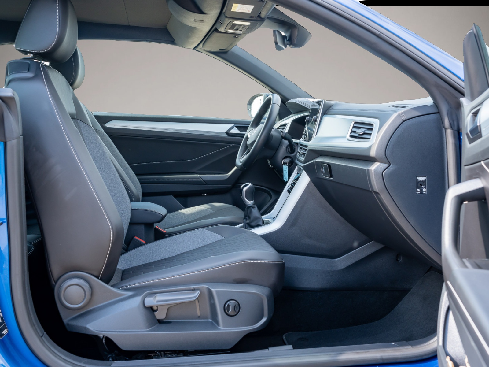 Volkswagen T-Roc (05/2025, Benzin)