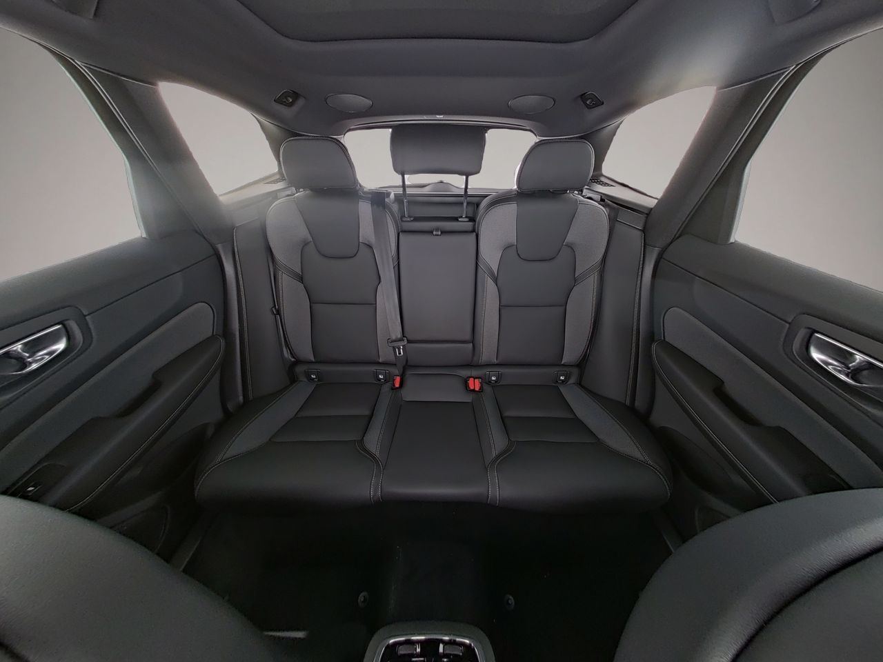 Volvo XC60 (06/2025, Benzin)