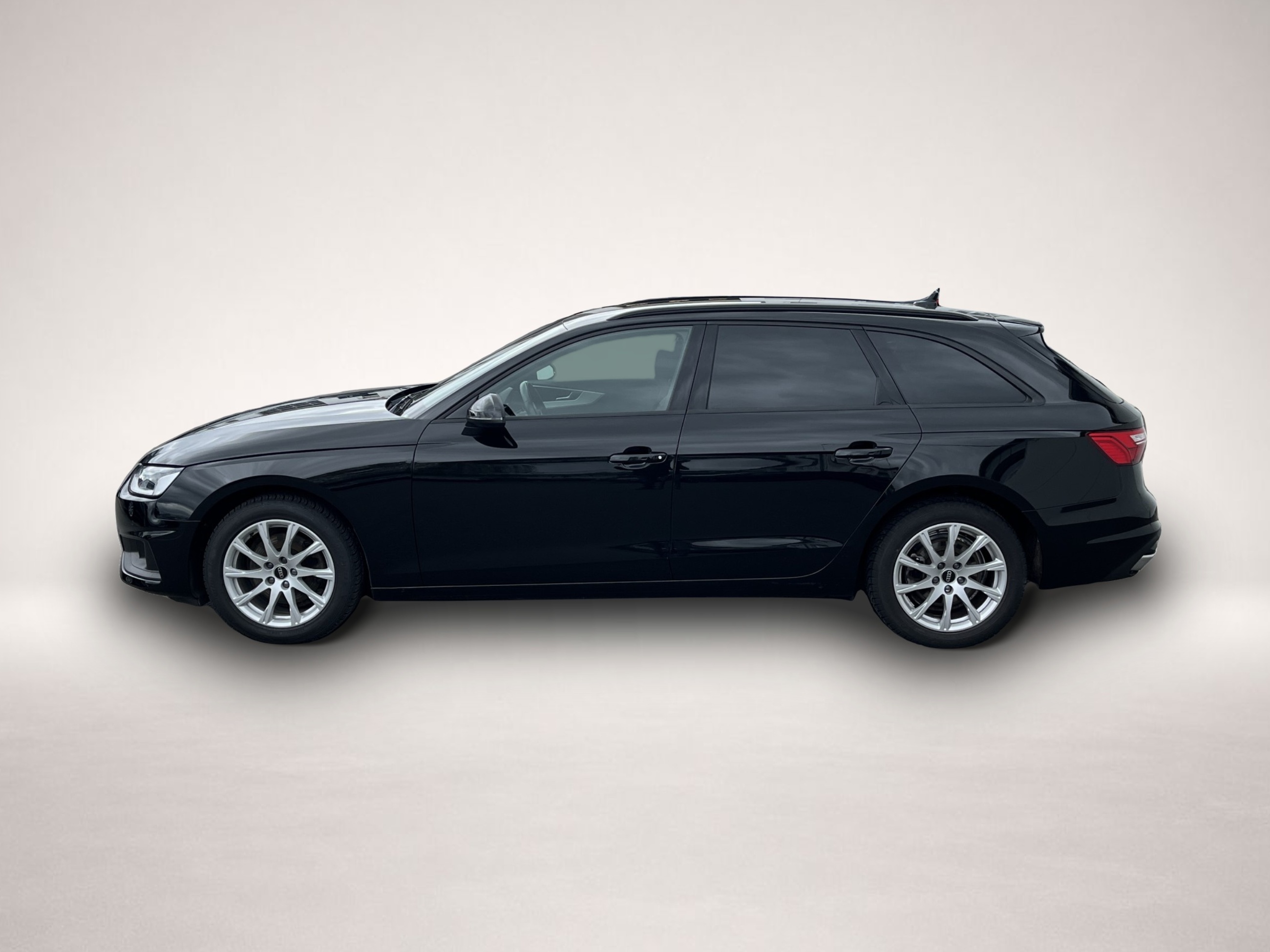 Audi A4 (08/2022, Benzin)