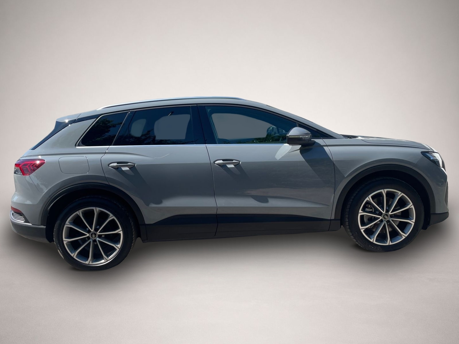 Audi Q4 e-tron (09/2025, ELECTRIC)