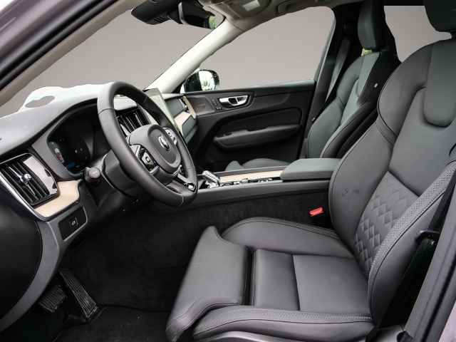 Volvo XC60 (07/2025, Benzin)
