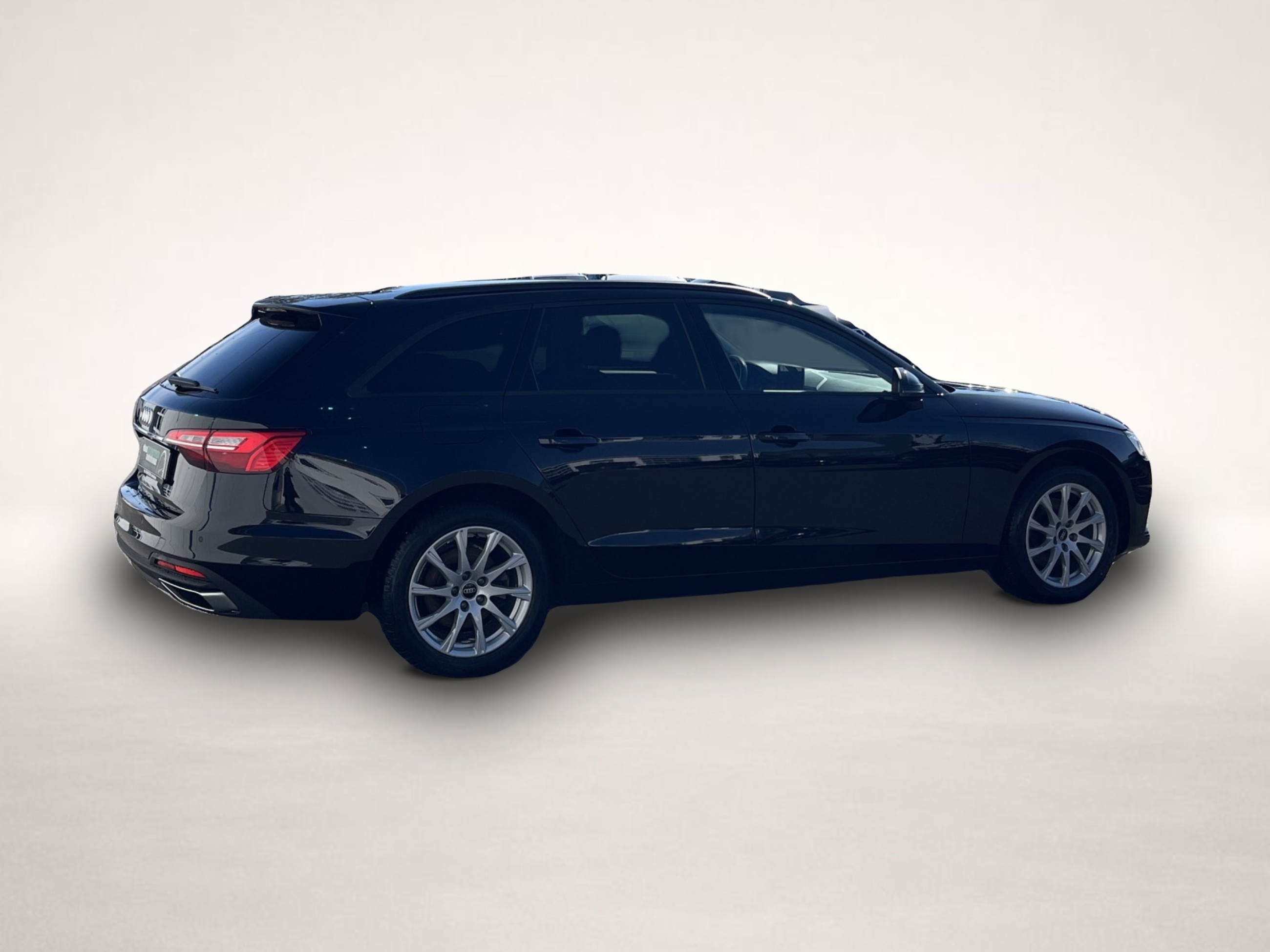 Audi A4 (08/2022, Benzin)