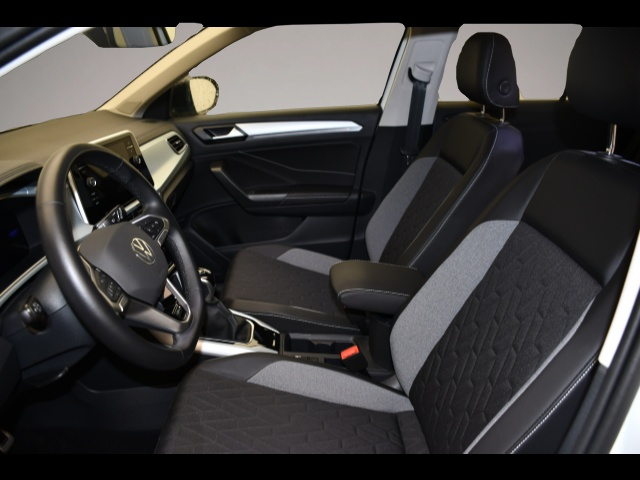 Volkswagen T-Roc (10/2024, Benzin)