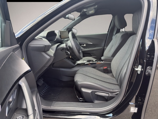 Peugeot 2008 (11/2023, Benzin)