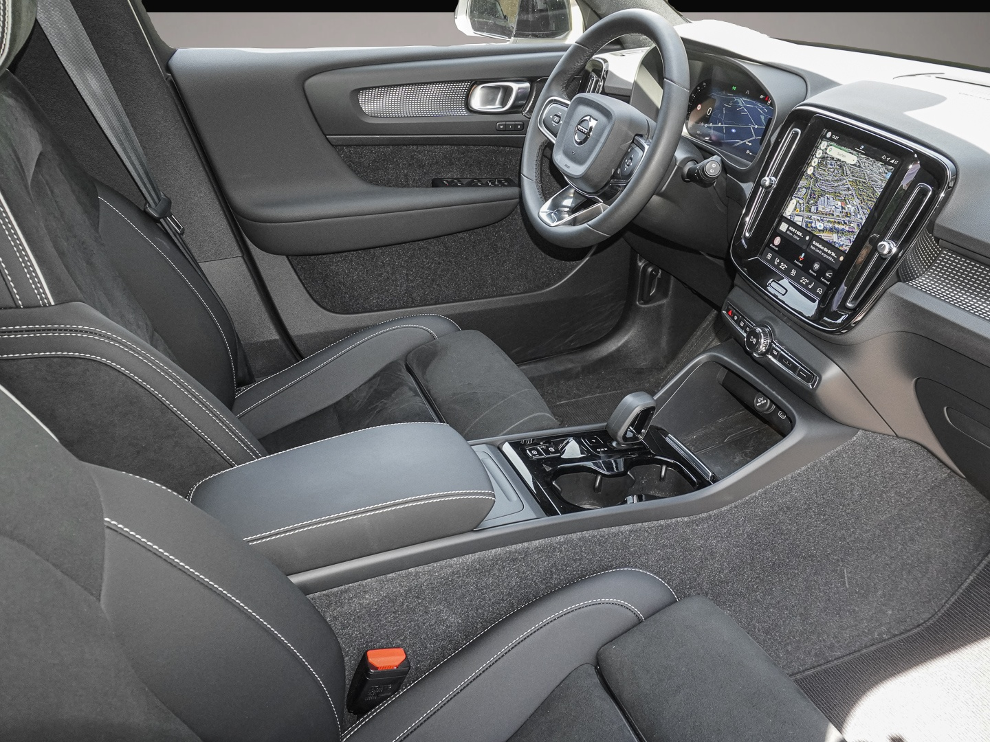 Volvo XC40 (12/2023, Benzin)