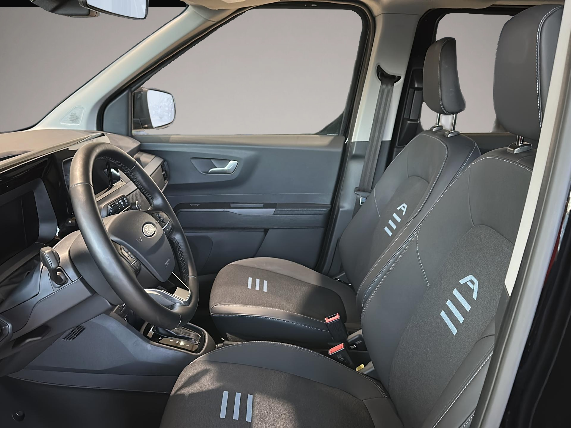 Ford Tourneo Courier (06/2025, Benzin)