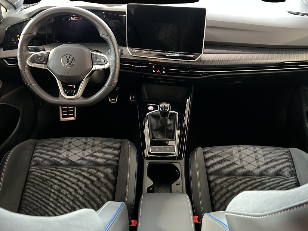 Volkswagen Golf (08/2024, Benzin)
