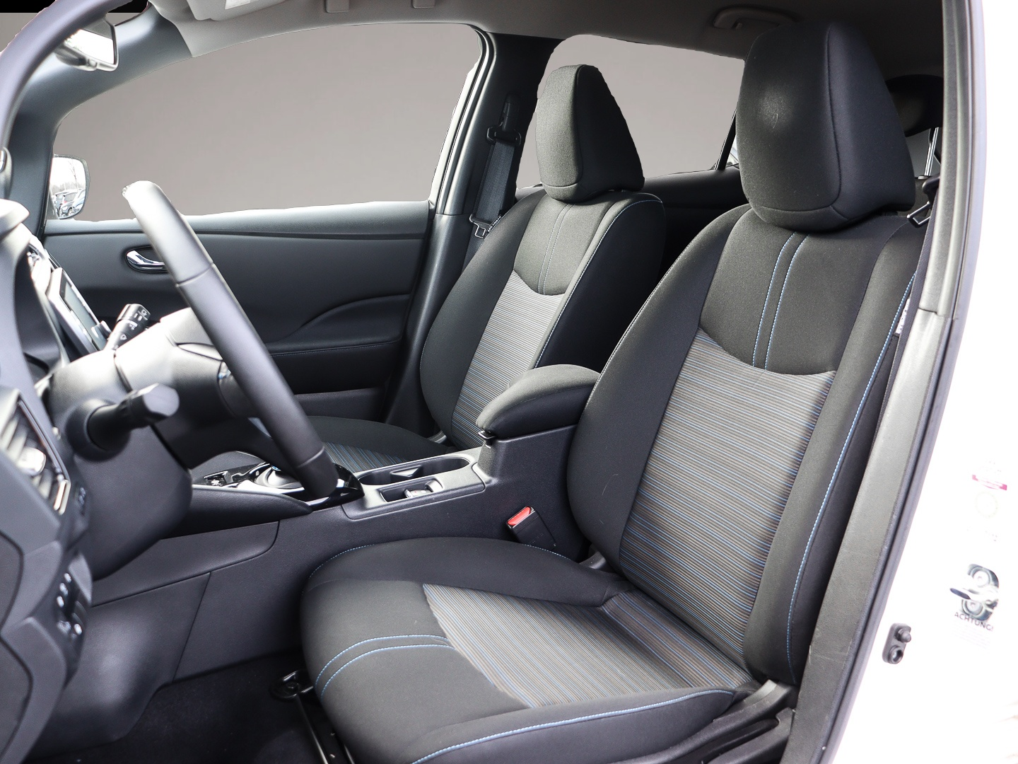 Nissan Leaf (12/2022, ELECTRIC)