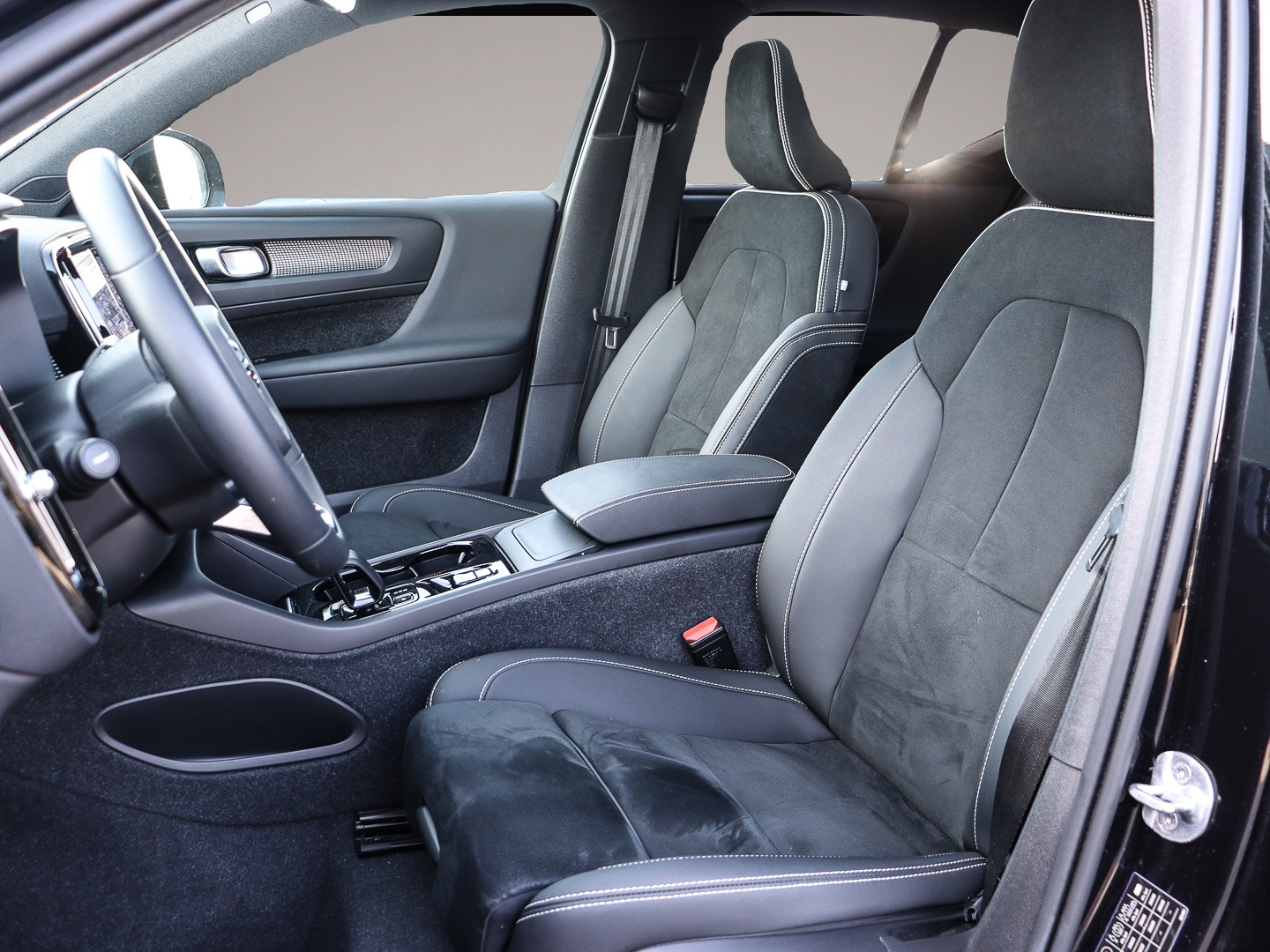 Volvo XC40 (12/2023, Benzin)