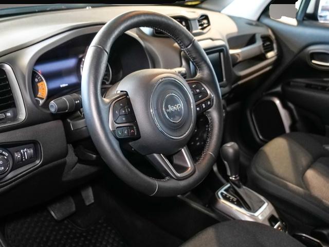 Jeep Renegade (10/2023, Benzin)