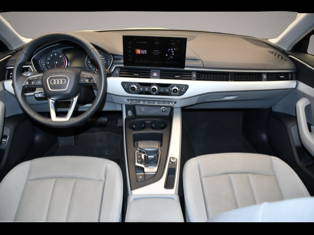 Audi A4 (11/2023, Benzin)