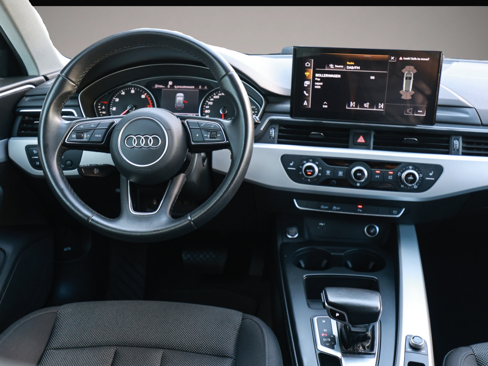 Audi A4 (03/2022, Benzin)