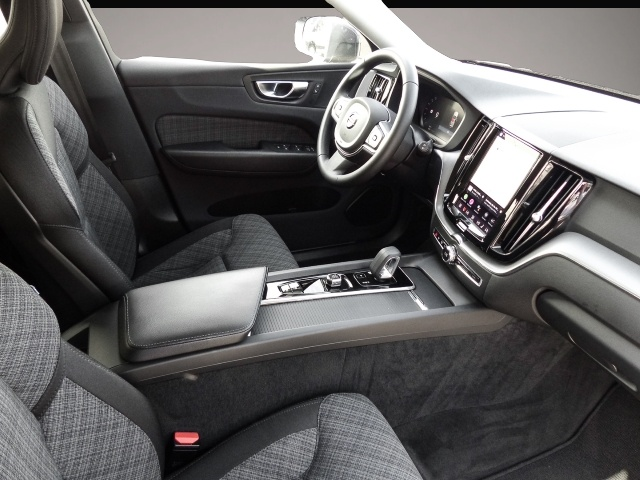 Volvo XC60 (03/2023, Benzin)