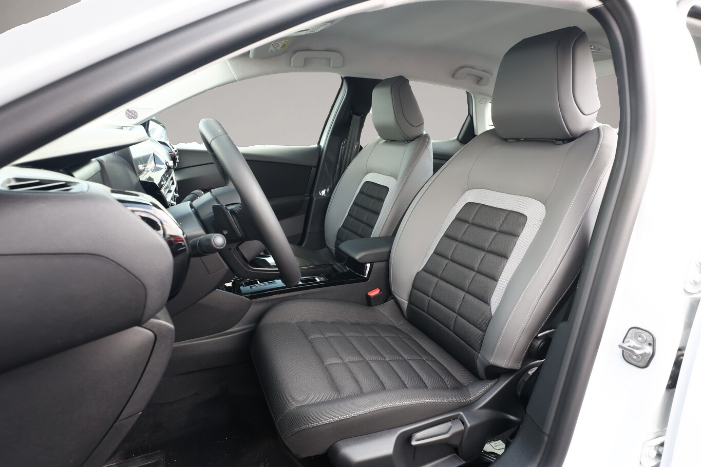 Citroen C4 X (11/2025, Benzin)