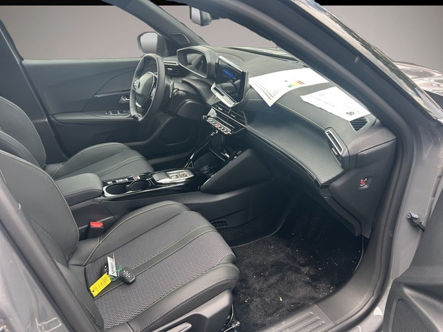 Peugeot 2008 (10/2025, Benzin)