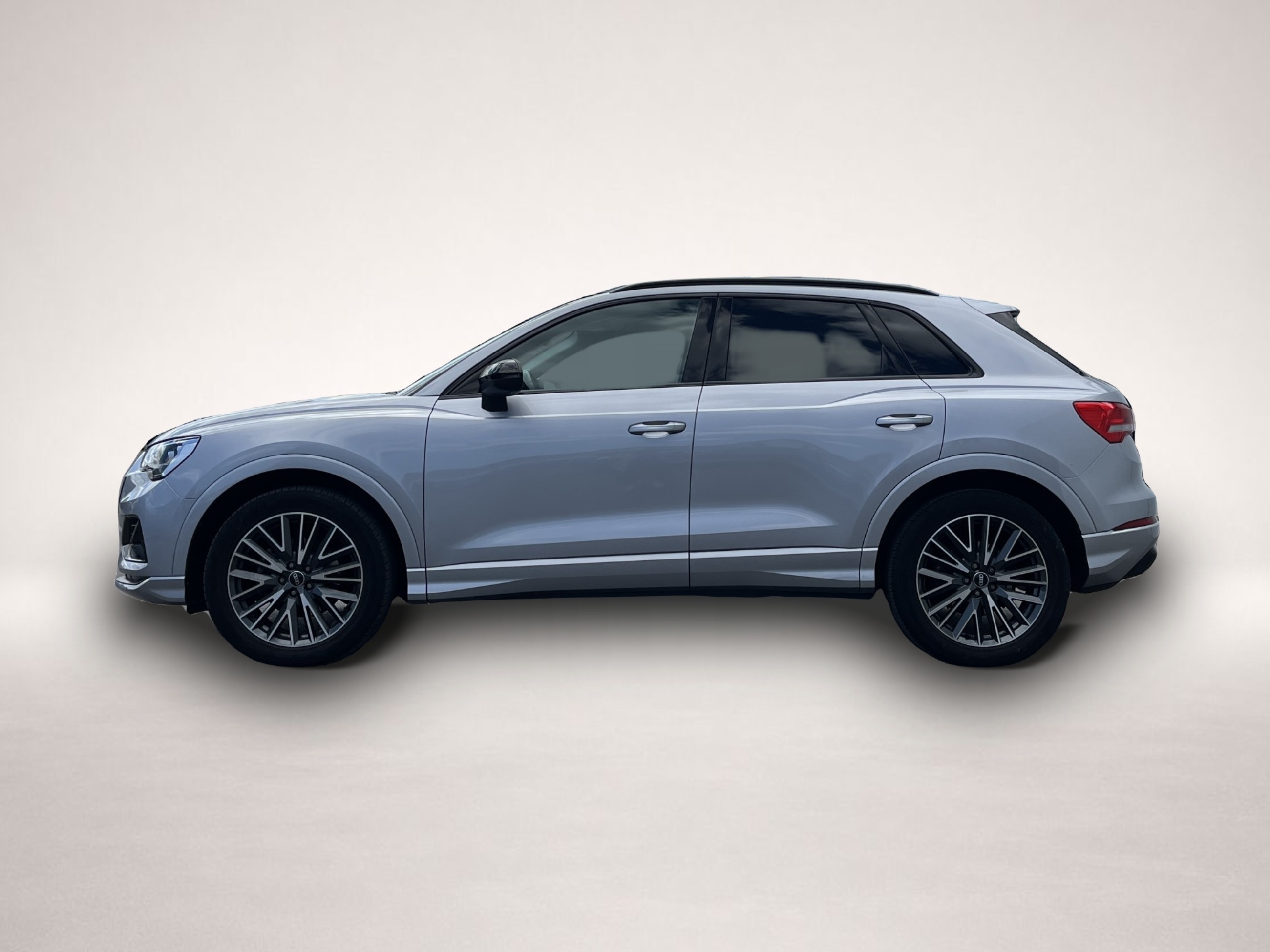 Audi Q3 (12/2022, Benzin)