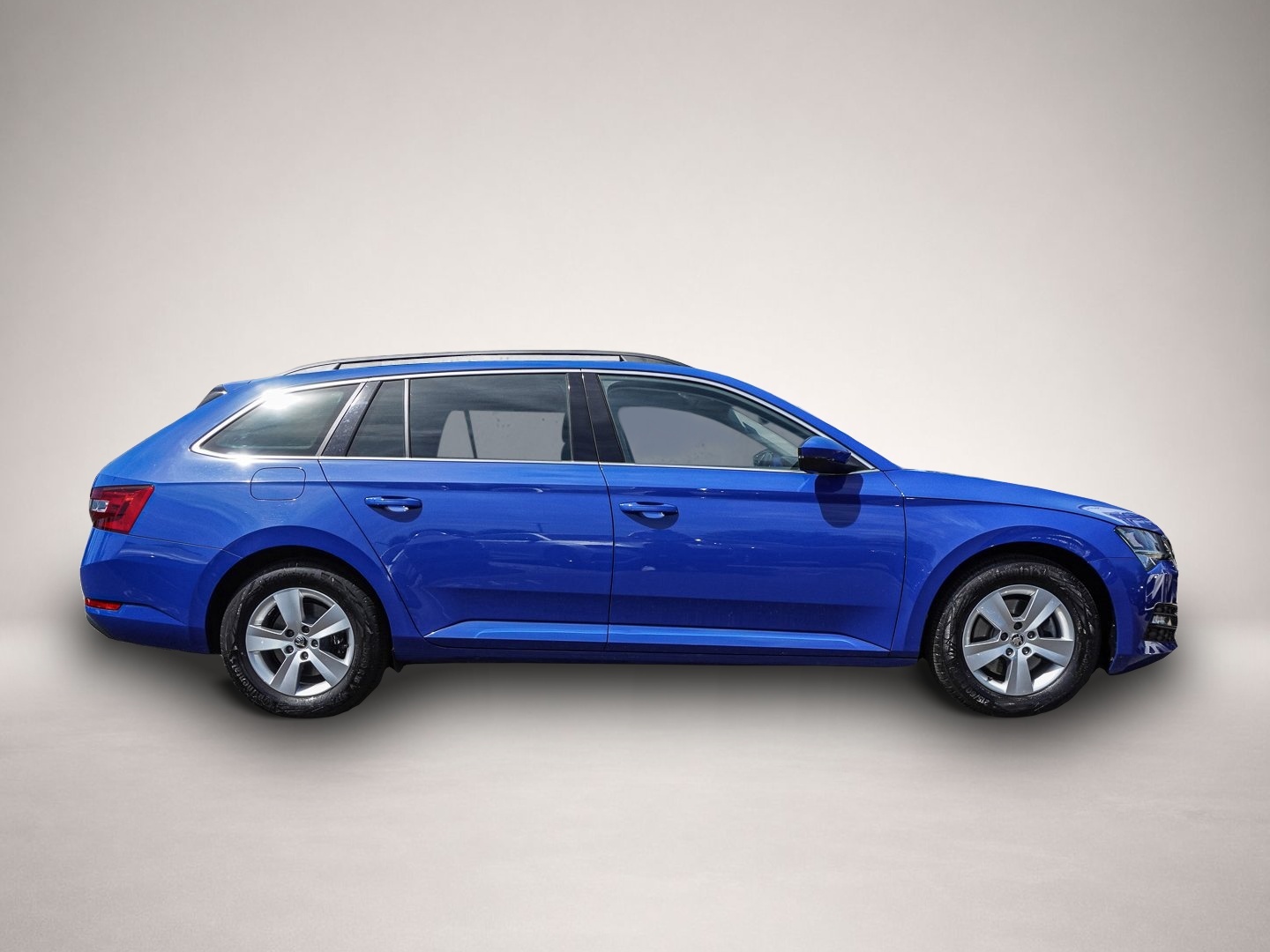 Skoda Superb (10/2022, Benzin)