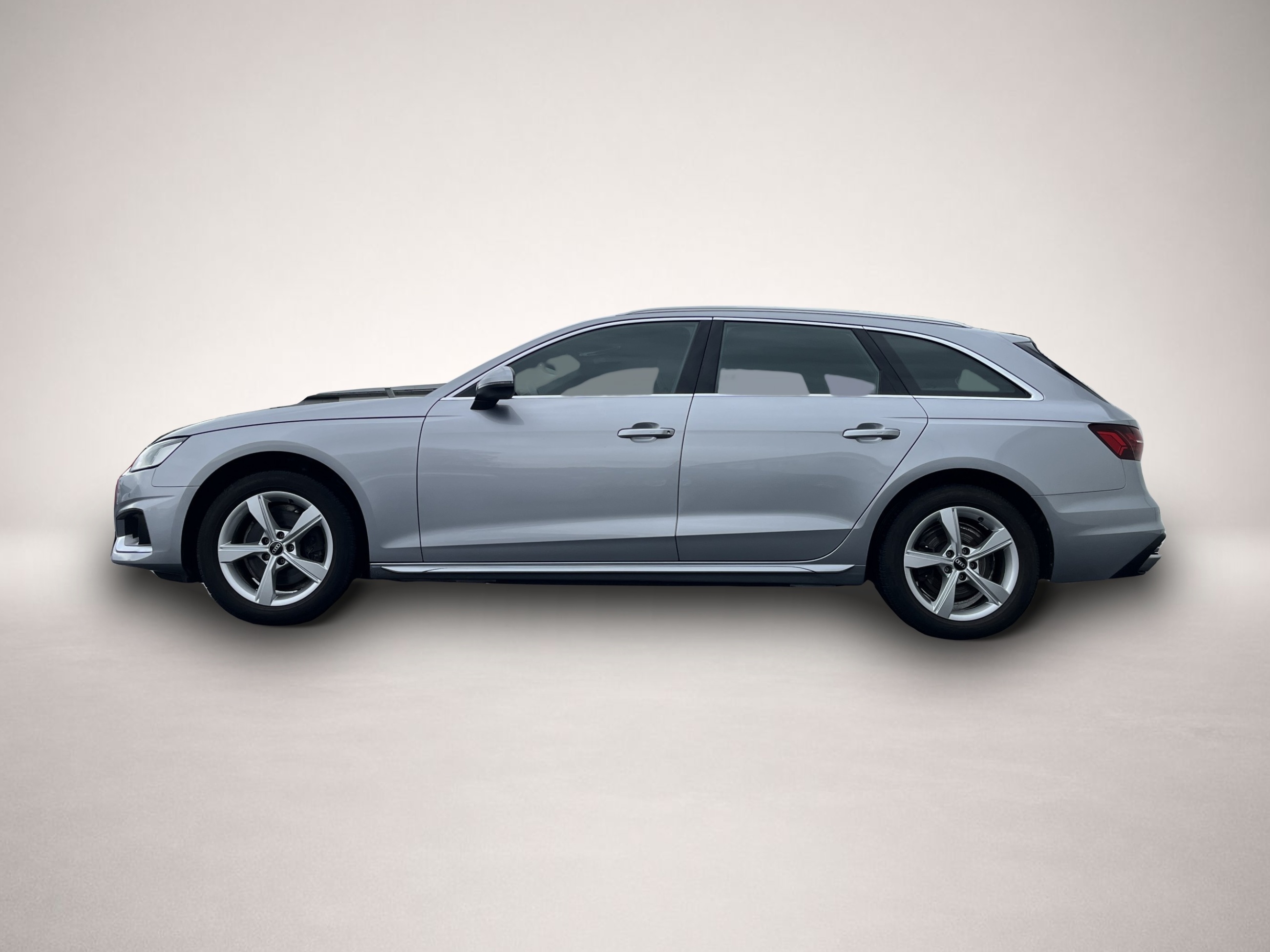 Audi A4 (04/2022, Benzin)