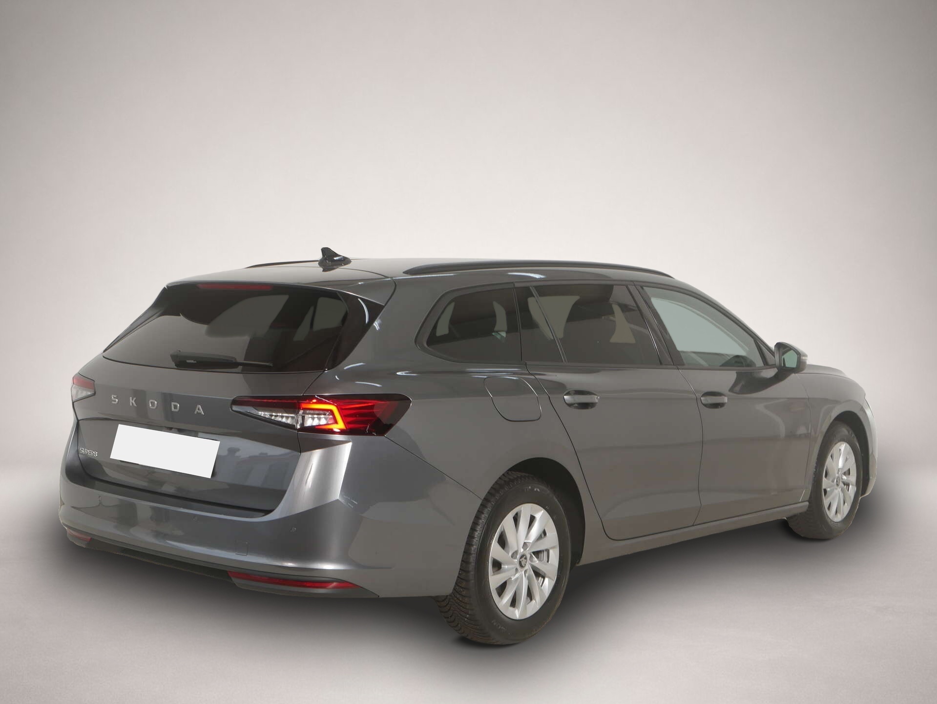 Skoda Superb (09/2025, Benzin)