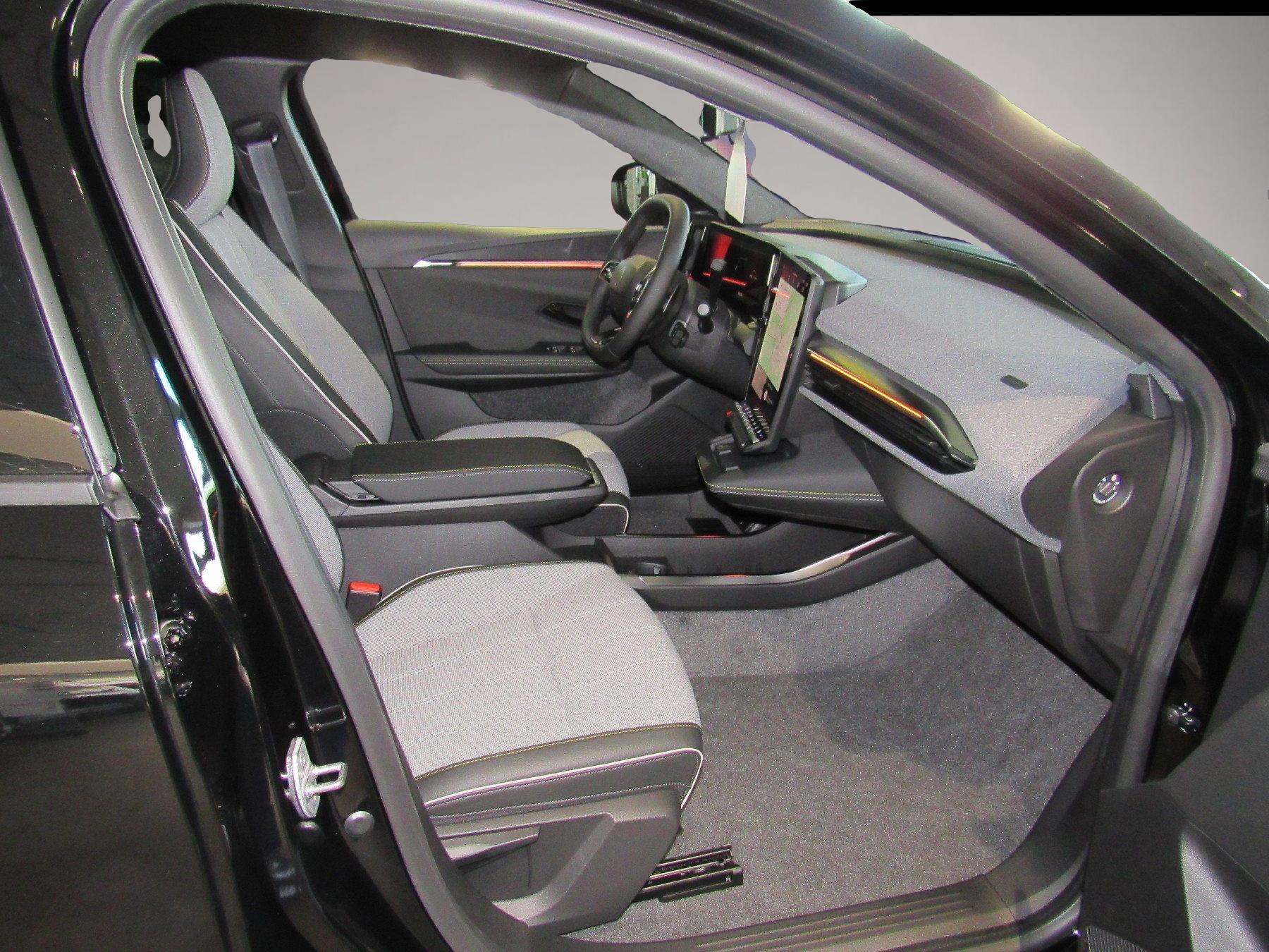 Renault Scenic E-TECH (04/2026, ELECTRIC)