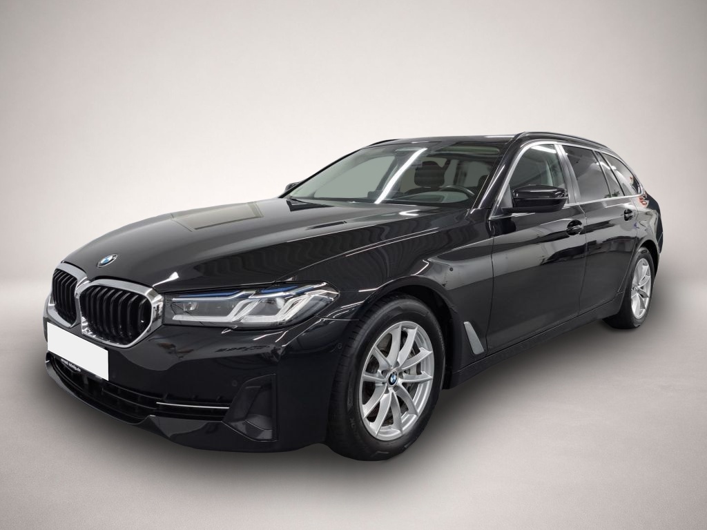 BMW 530 (03/2023, )