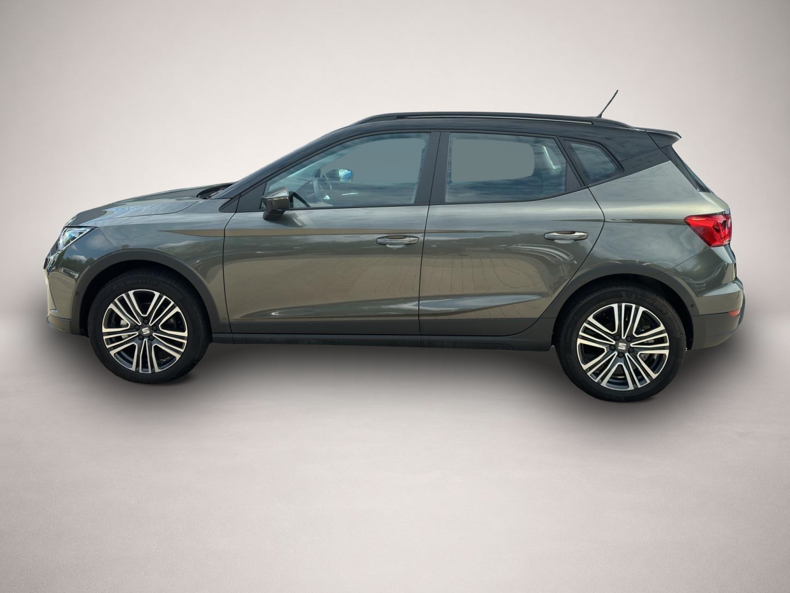 Seat Arona (04/2024, Benzin)