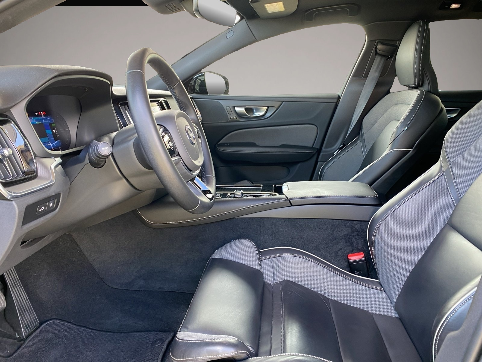 Volvo V60 (04/2023, )