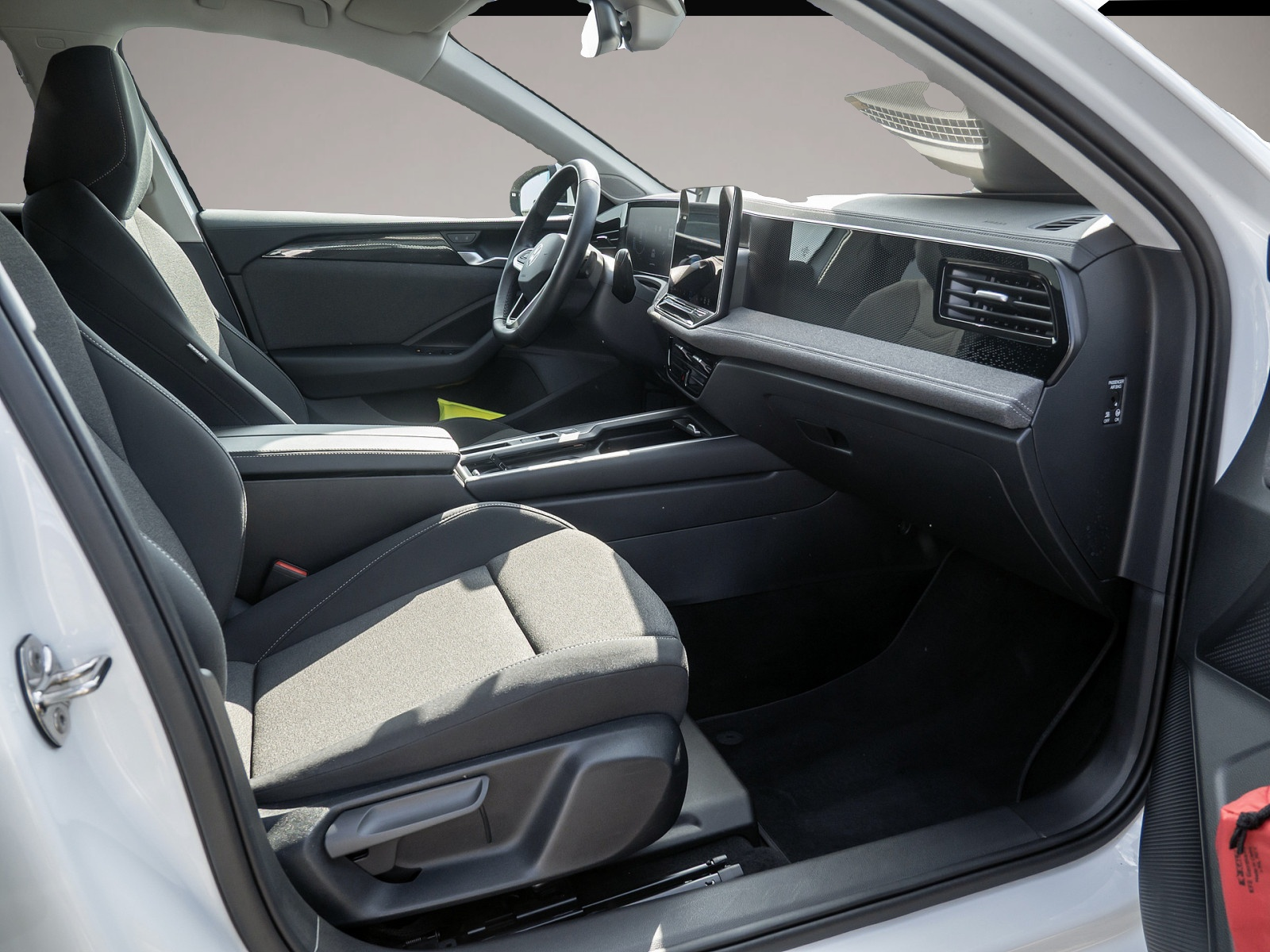 Volkswagen Passat (05/2024, Benzin)