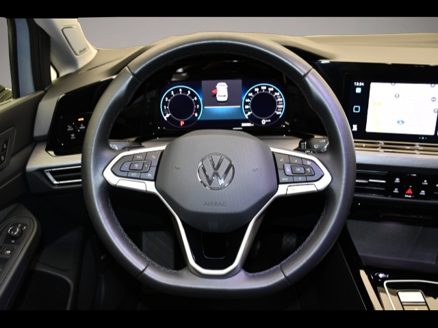 Volkswagen Golf (02/2023, Benzin)